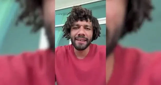 Beşiktaşlı eski yıldız Elneny, Kuran ı Kerim okurken video paylaştı