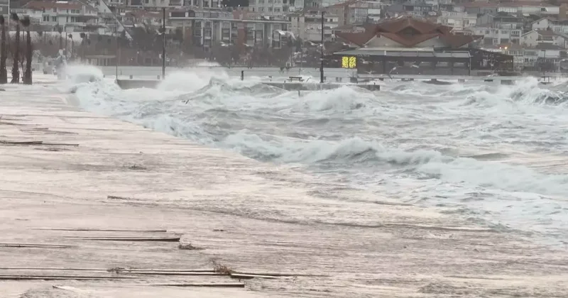 İstanbul’da lodos nedeniyle deniz seferleri iptal edildi