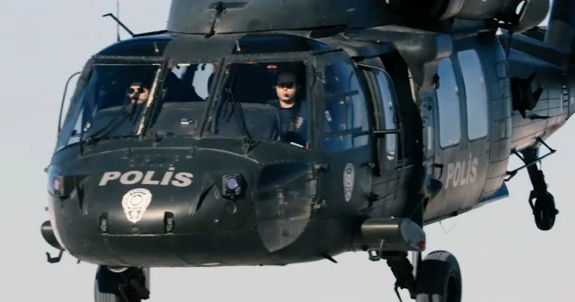 Van da polis helikopteri yolu kardan kapanan Bahçesaray daki iki çocuğu hastaneye ulaştırdı VİDEO İZLE