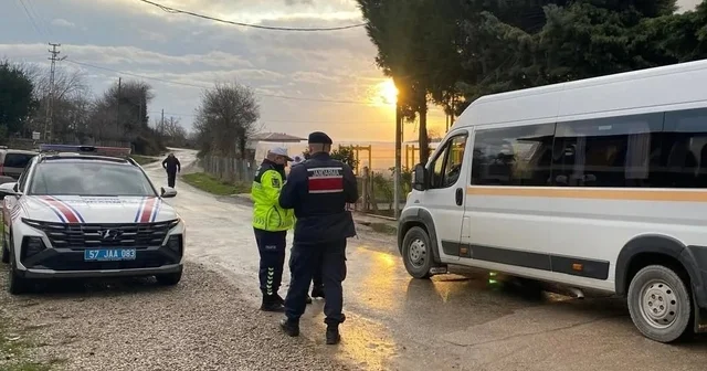 Sinop ta jandarmadan okul çevrelerinde huzur ve güven uygulaması Sinop Haberleri