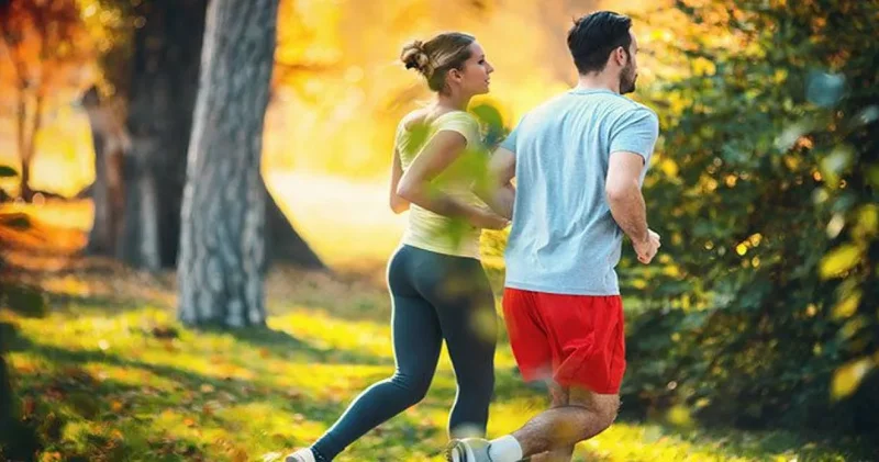 Yemekten sonra yürüyüş mü aç karnına koşmak mı ?