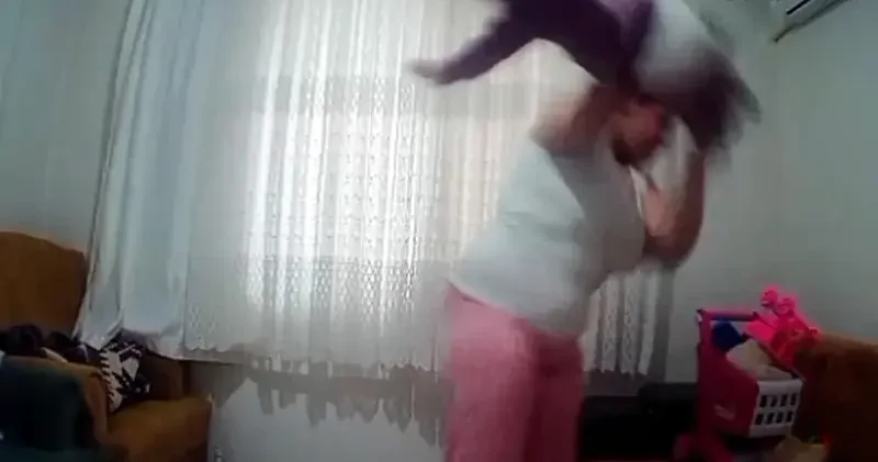 Bebeğine şiddetle suçlanan anne: Bir hata yaptım