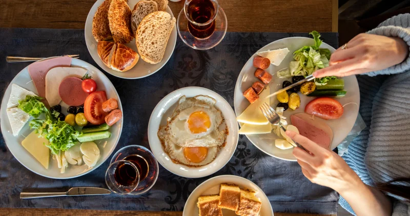 Güne enerjiyle başlamanın sırrı: Sağlıklı ve pratik kahvaltılık tarifler