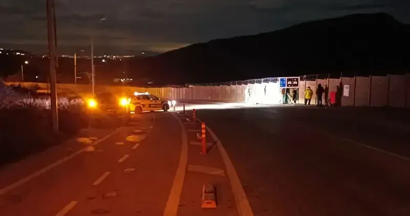 Motosikletle trafik işaret levhasına çarpan sürücü öldü