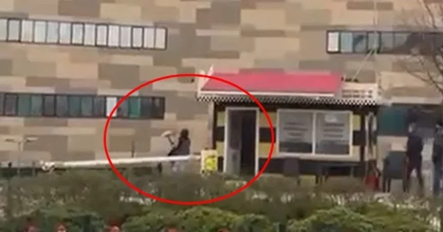 Taksiye binemeyen kadın, durak camlarını kırdı: O anlar kamerada Bursa Haberleri