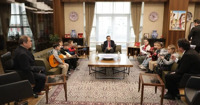 Vali Musa Işın, Halk Eğitim Merkezi Müzik Topluluğu öğrencilerini kabul etti Kütahya Haberleri