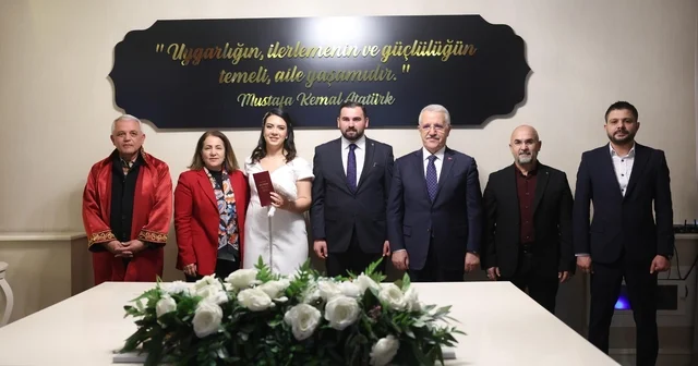 Aybay ve Yıldırım ailelerinin mutlu günü Kars Haberleri