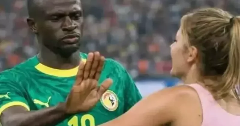 Kıyafeti sebebiyle Mane ye sarılamamıştı: Müslüman yıldız taraftarın gönlünü aldı