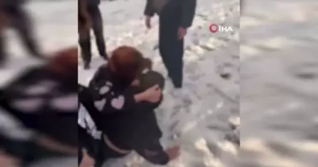 Bolu da kız öğrencilerin akran zorbalığı pes dedirtti! Küçük kızları parkta dakikalarca dövdüler