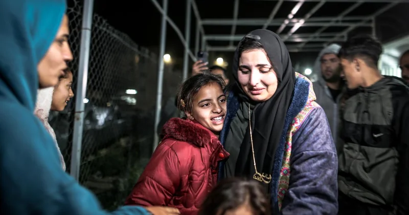 Katil İsrail askerleri, Refah Sınır Kapısı nda yıldırma politikası uyguluyor