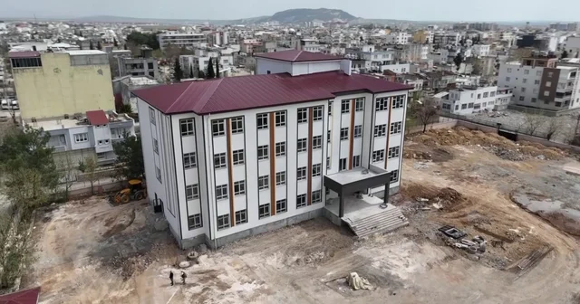 Deprem sonrası Adıyaman da eğitim altyapısı güçlendi Yapılan yatırımlarla derslik sayısı deprem öncesine göre 624 artış gösterdi Adıyaman Haberleri