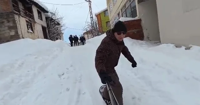 Başçiftlik sokaklarını snowboard pistine döndürdü Tokat Haberleri