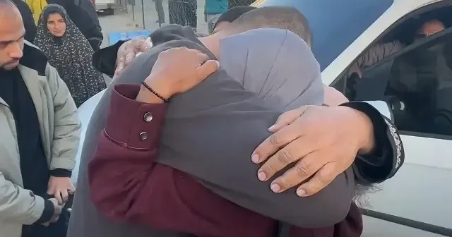 İsrail in alıkoyduğu 9 Filistinli tutsak serbest bırakıldı VİDEO İZLE