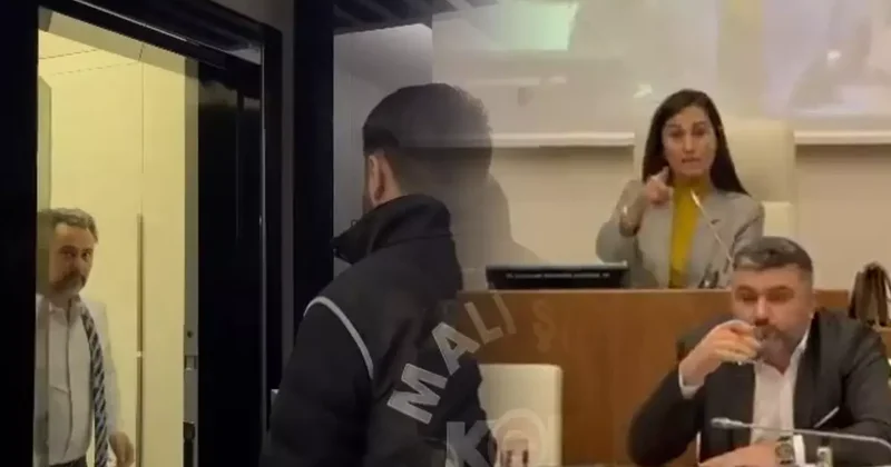 Beykoz Belediye sinde Helallik tartışması! Kürsüden seslendi: Hepimiz rezilliğinizi gördük! Ben kimsenin evinde basılmadım