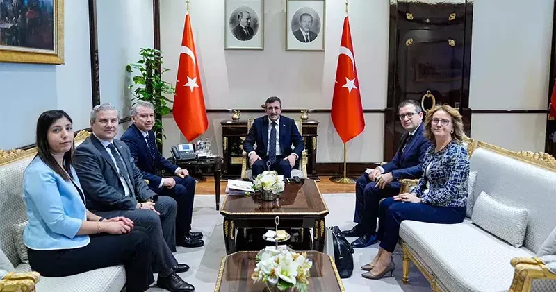 Cevdet Yılmaz, YASED Başkanı Demirözü nü kabul etti