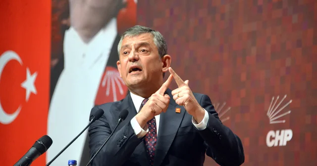 Özgür Özel, Kahramanmaraş ta depremde ölenlerin mezarlarını ziyaret etti (2) Kahramanmaraş Haberleri