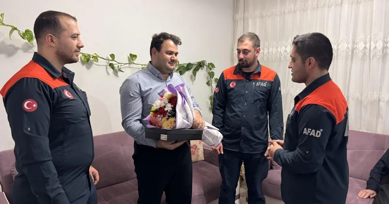 Depremzede aşçı, kendisini kurtaran AFAD ekibiyle buluştu