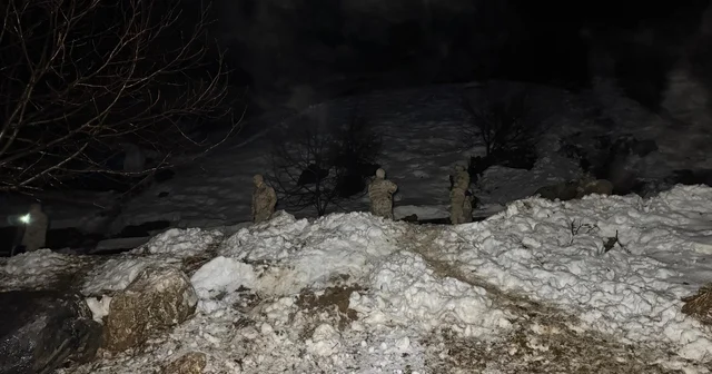 Şırnak ta dev kayalar köye düştü, 30 hayvan telef oldu Şırnak Haberleri