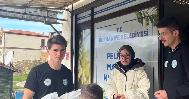 Burhaniye de ihtiyaç sahibi öğrencilere kışlık destek sağlandı Balıkesir Haberleri
