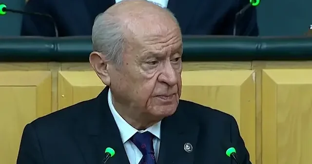Bahçeli’den Özgür Özel’e ‘kravat’ tepkisi: Zırvayı bırak sadede gel VİDEO İZLE