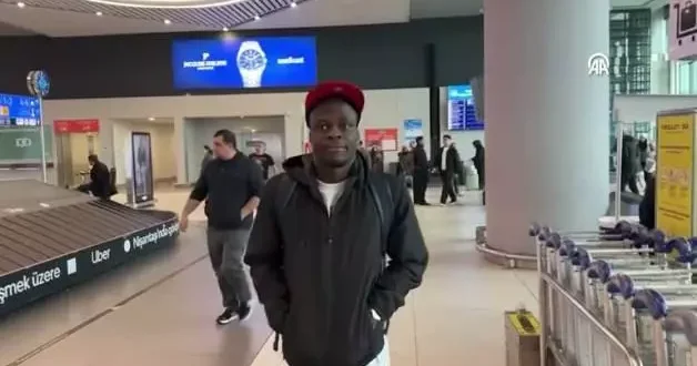 Olaitan a karşılama yapılmadı! Havalimanındaki görüntüsü gündem oldu