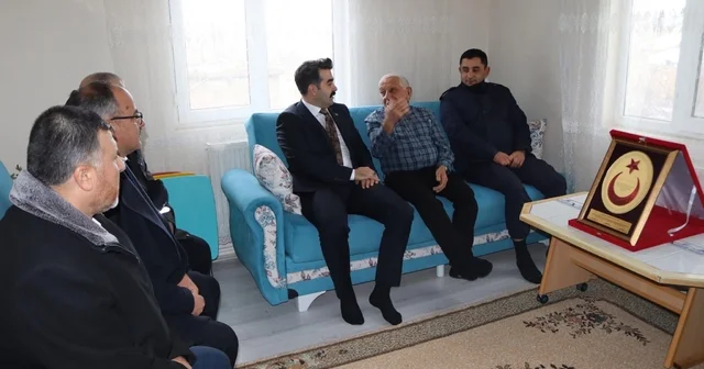 Kaymakam Eser, Tomarzalı şehit babasını ve Kıbrıs gazisini ziyaret etti Kayseri Haberleri