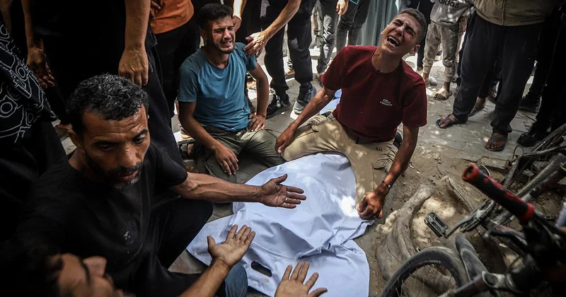 Soykırımcı İsrail in ablukası, enkaz altında kalan Filistinlilerin cesetlerinin çıkarılmasını durdurdu