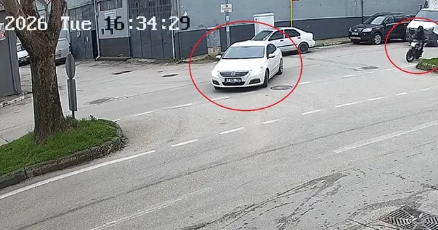 Yaralı motosiklet sürücüsüne yardım etmek yerine otomobilindeki hasara baktı Bursa Haberleri