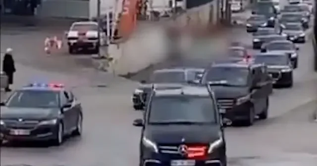 Özgür Özel in Osmaniye programındaki konvoyu görüntülendi VİDEO İZLE