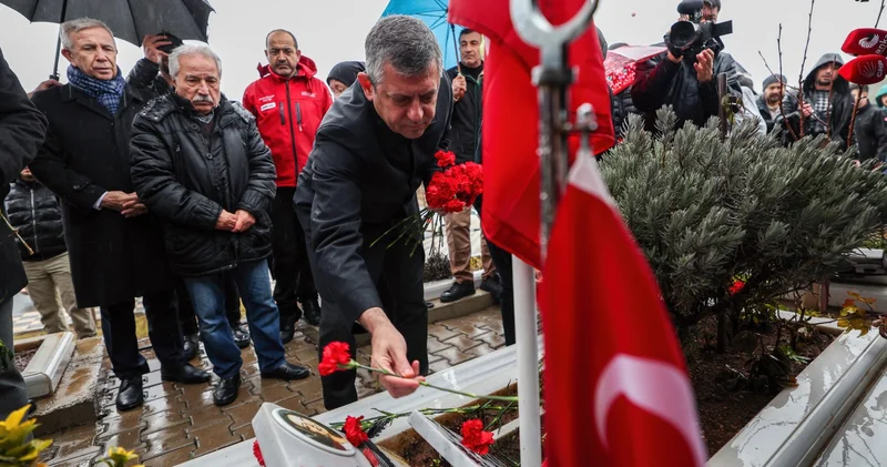 Özgür Özel, Kahramanmaraş’ta Kapıçam Deprem Şehitliği’ni ziyaret etti