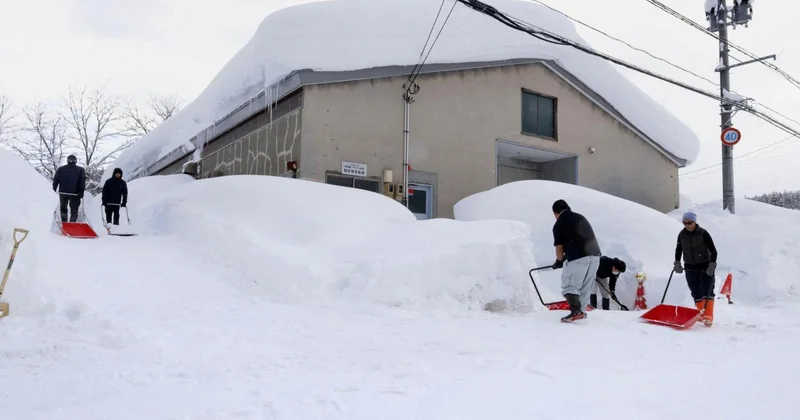 Japonya da şiddetli kış şartlarından kaynaklanan ölümlerin sayısı 30 a yükseldi