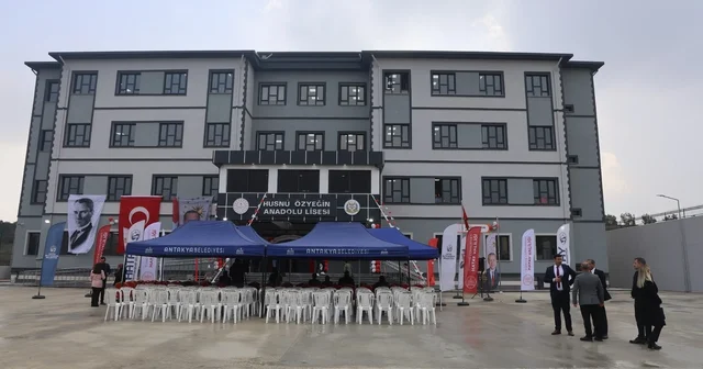 Hatay da depremin ardından inşa edilen 225 inci okulun açılışı gerçekleştirildi Hatay Valisi Mustafa Masatlı: Bugün 225 inci okulumuzu da hizmete almış olduk ve bununla toplam derslik sayısı 2 bin 506 dır Hatay Haberleri