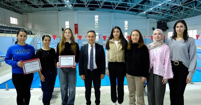 Kahraman öğrenciler rektör tarafından ödüllendirildi Tokat Haberleri