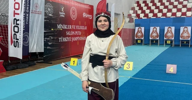 Eskişehirli okçular Türkiye Şampiyonası ndan dereceyle döndü Eskişehirli Esma, Türkiye nin en iyileri arasında Minik okçulardan gurur veren derece Eskişehir Takımı Başkanı Aktaş: Disiplinli çalışmanın meyvelerini alıyoruz Eskişehir Haberleri
