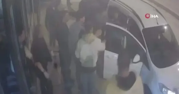 Kafedeki dehşet anları kamerada: Ayırmaya çalıştığı kavgada can verdi