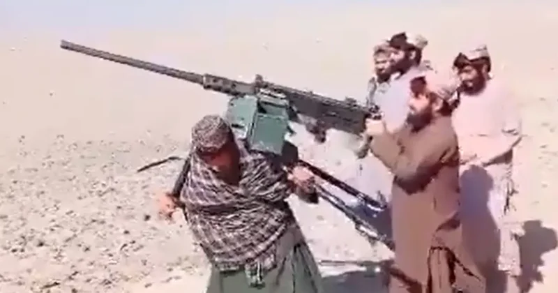 Bu da suyun öte yanındaki savaş! Biri koca uçaksavarı sırtladı, diğeri ateş açtı