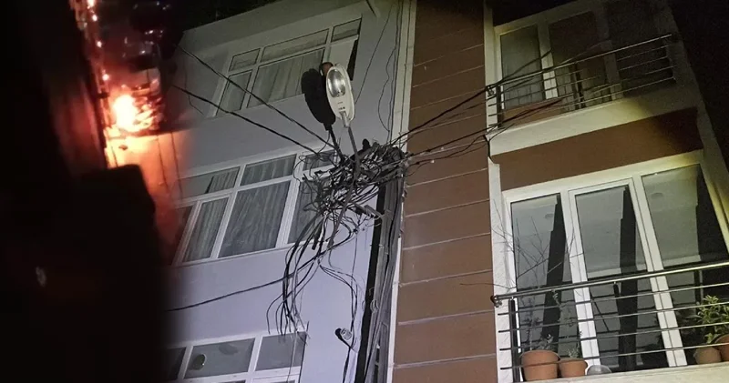 Şişli’de korku dolu anlar! Aydınlatma direğinde peş peşe patlama: 3 motosiklet yandı