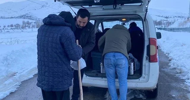 Demirözü nde vatandaşlara ramazan ayında sıcak yemek ulaştırılıyor Bayburt Haberleri