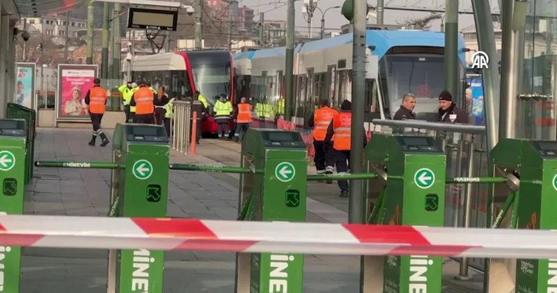 Fatih te tramvay, tramvaya çarptı Son dakika haberleri