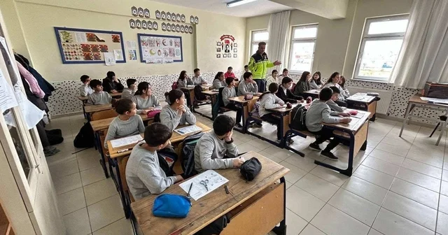 Öğrenci ve öğretmenlere trafik eğitimi verildi Afyonkarahisar Haberleri