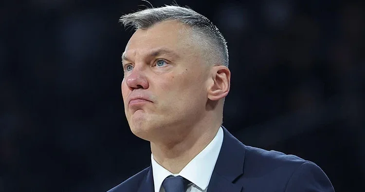 Fenerbahçe koçu Jasikevicius İsrail İran savaşı nedeniyle Dubai de mahsur kalmıştı! Müjde geldi