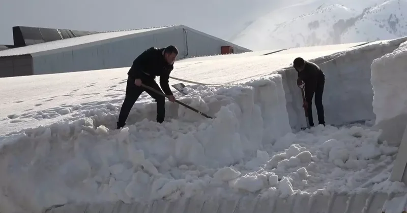 Bitlis’te çatılarda yoğun mesai