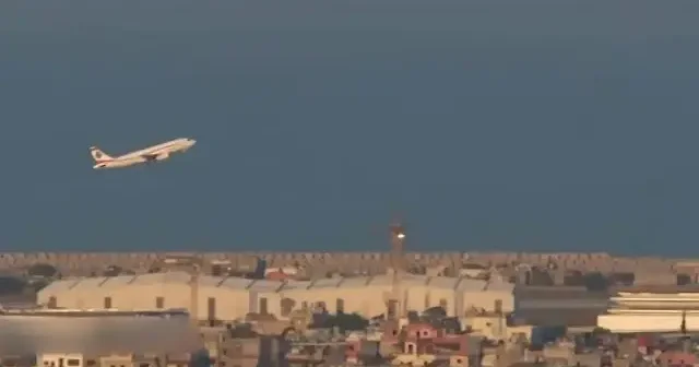 Şehre bomba yağarken havalandı VİDEO İZLE