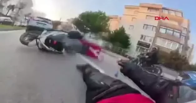 Bursa da kuryenin araçların arasından geçmek istemesi kazaya davetiye çıkardı