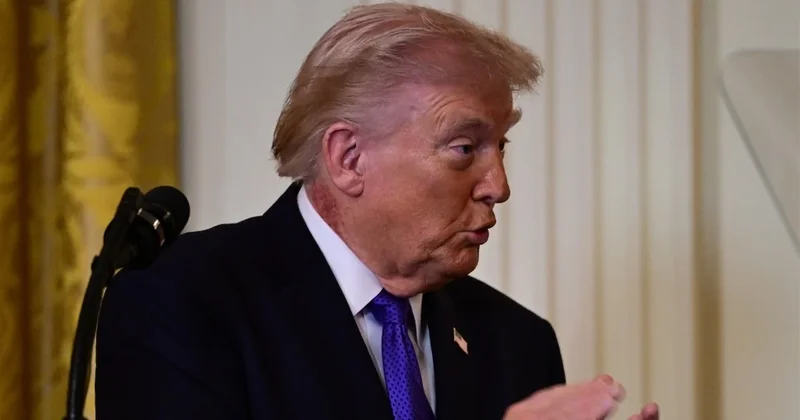 Trump ın boynundaki gizemli kızarıklık dikkat çekti Sözcü Gazetesi