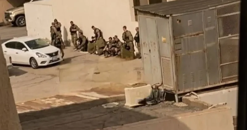 Cephede şaşırtan görüntü! Saldırıdan korkup sivillerin arasına saklandılar