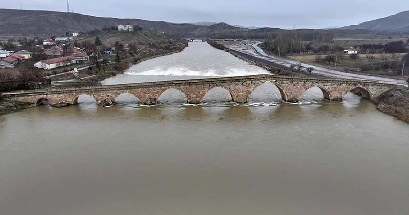 8 kemerli köprü eski görünümüne kavuştu