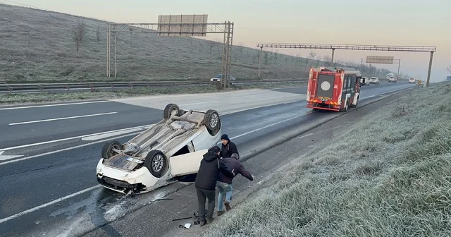 Takla atan otomobildeki 3 arkadaş emniyet kemeri sayesinde yara almadan kurtuldu Tekirdağ Haberleri