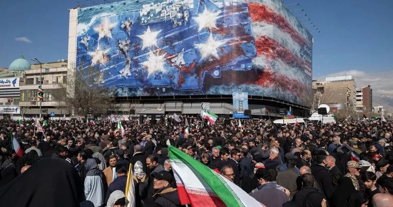 Mollaların değil ama İran ın yanında olmalıyız