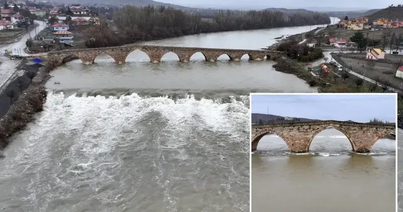 Kızılırmak ın debisi yükselince tarihi Şahruh Köprüsü nün 8 kemeri suya gömüldü Hayat Haberleri